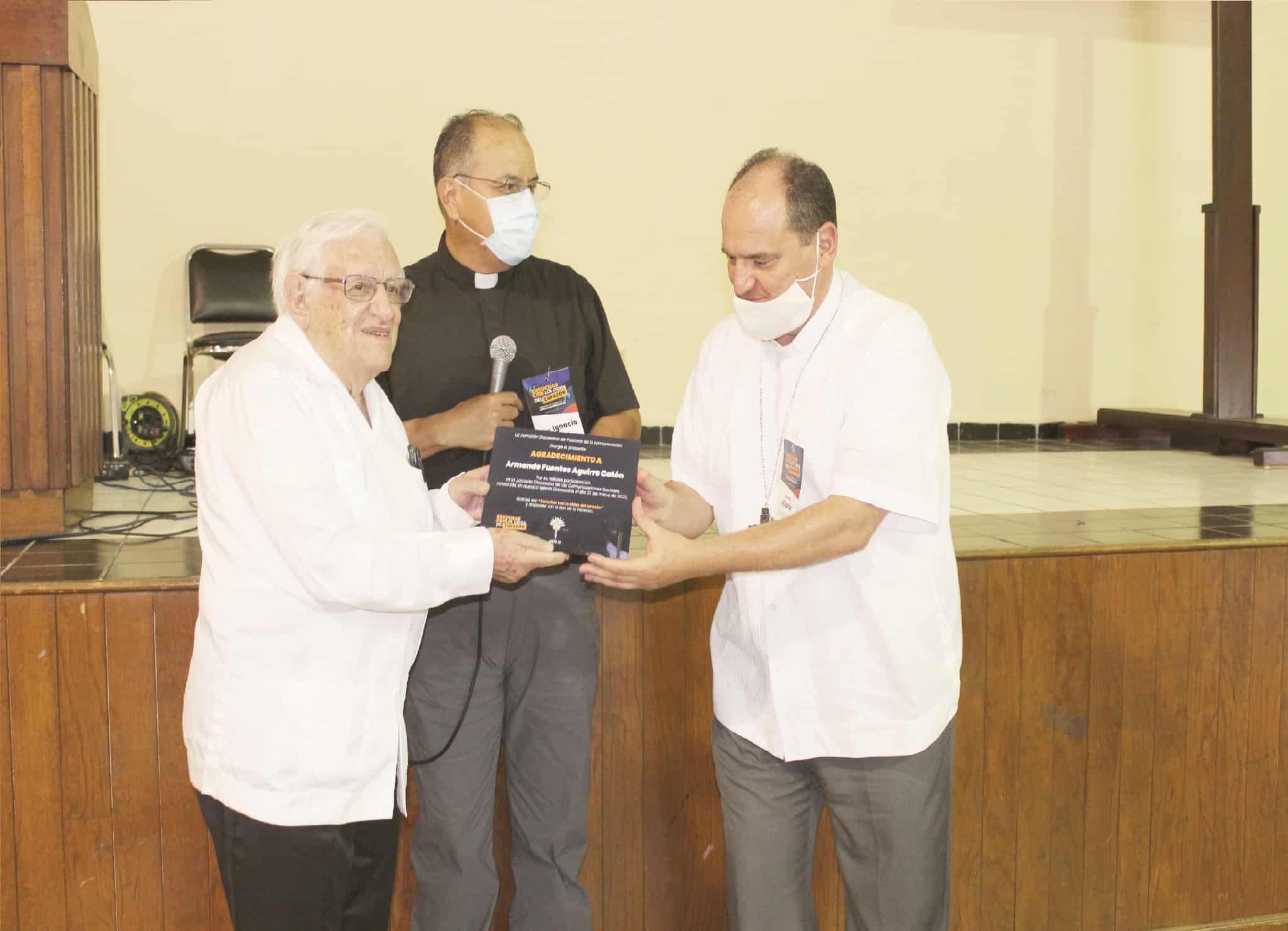 Reconoce Obispo a los comunicadores
