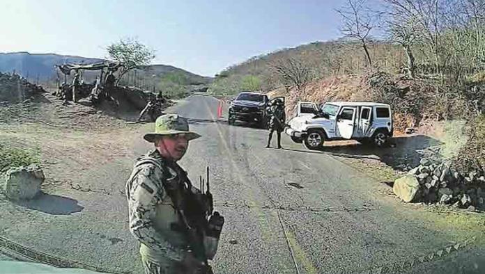 AMLO critica a periodista por denuncia de retén en Sinaloa