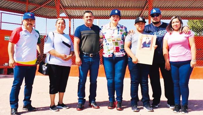 Brindan homenaje a Don Juan Reyna ++