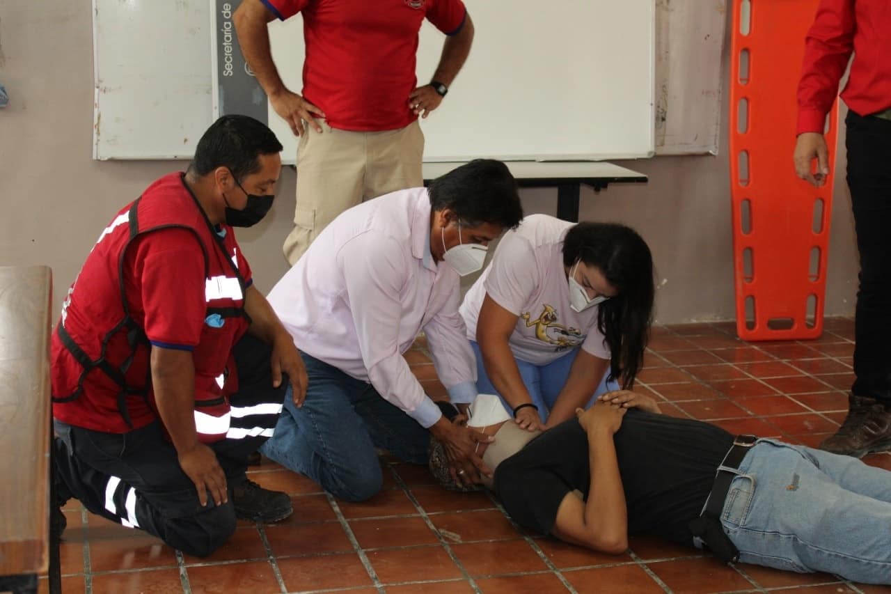 En las escuelas integran curso de primeros auxilios …cabeza