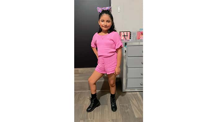 La niña fue dada de baja de la primaria.