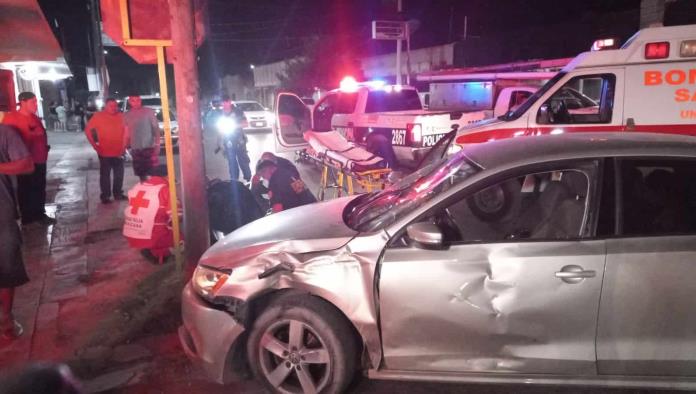 Embiste jovencita a “moto mandados”
