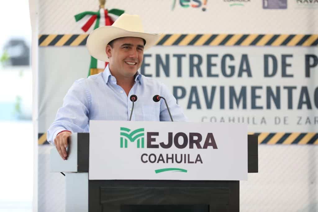 En los Cinco Manantiales entrega Manolo Jiménez obras sociales de ‘Mejora’