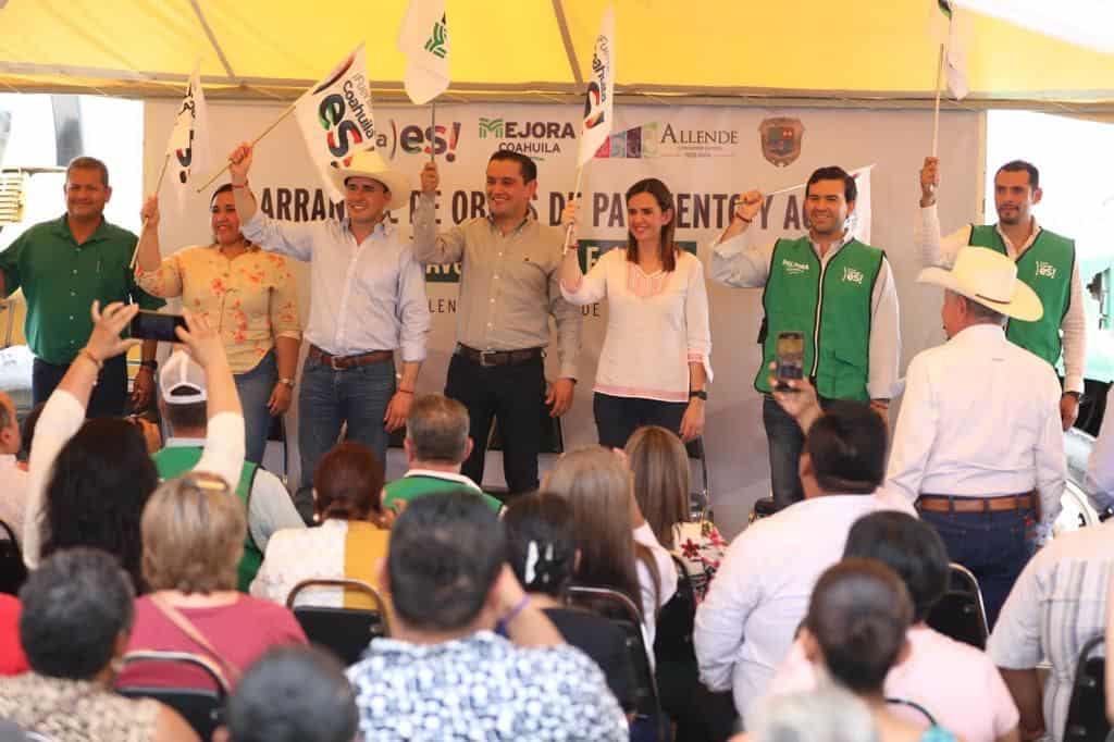 En los Cinco Manantiales entrega Manolo Jiménez obras sociales de ‘Mejora’