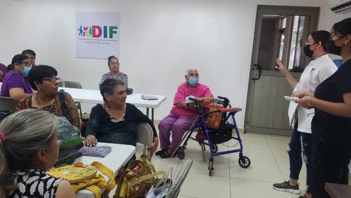 Realiza DIF Nava foro de nutrición para adultos mayores