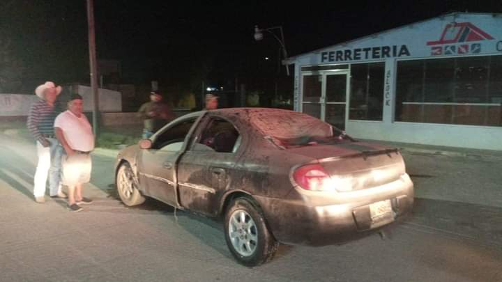 Debido a una falla mecánica Arde vehículo