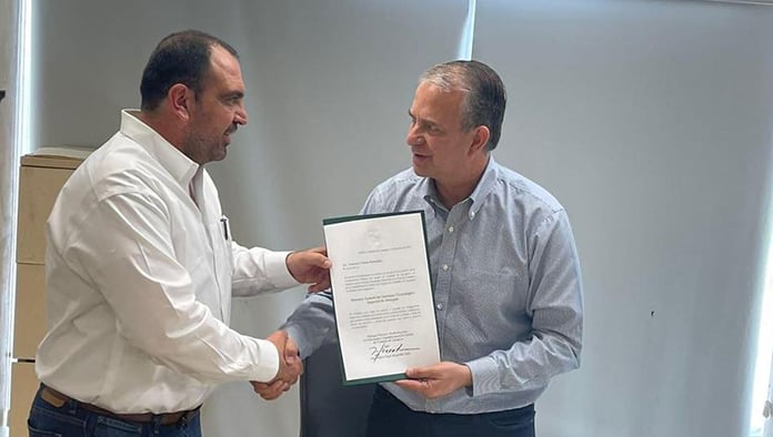 Ayer le otorgaron el nombramiento al nuevo director del Tecnológico de Múzquiz.