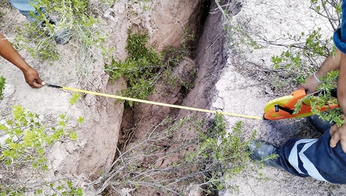 Solicitará Castaños el apoyo de personal especializado en geología para determinar por qué se formó la grieta en el ejido la Joya.