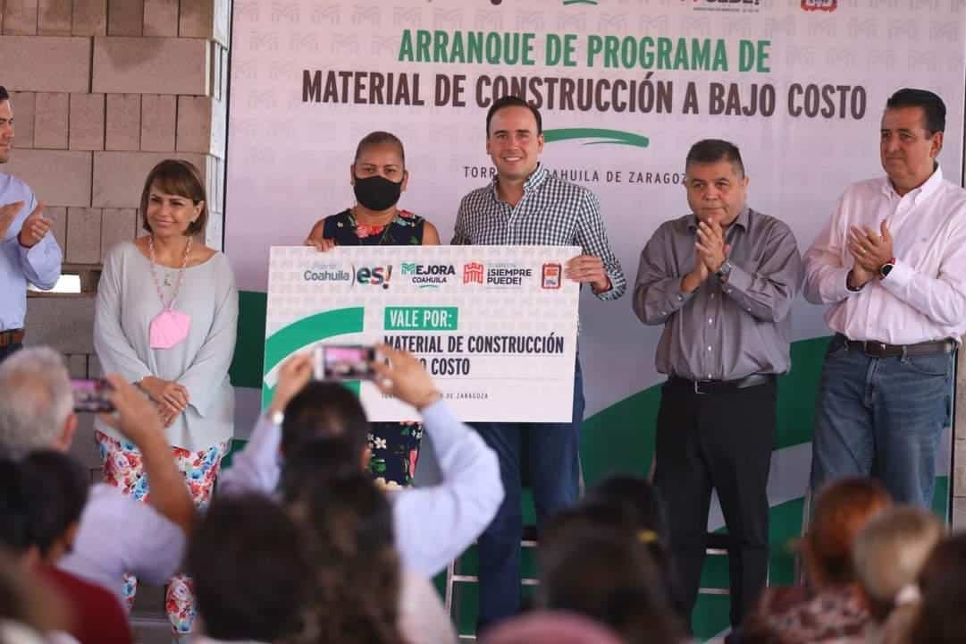 Manolo Jiménez Salinas, dio arranque al programa de Material de Construcción a  bajo costo en la ciudad de Torreón.