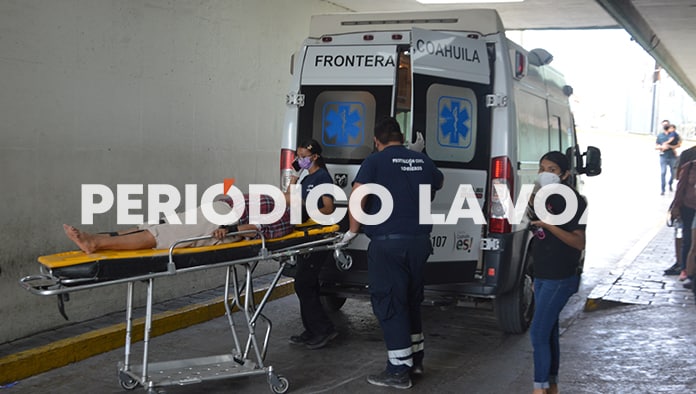 La mujer arribó al área de urgencias del IMSS con la pierna completamente destrozada.