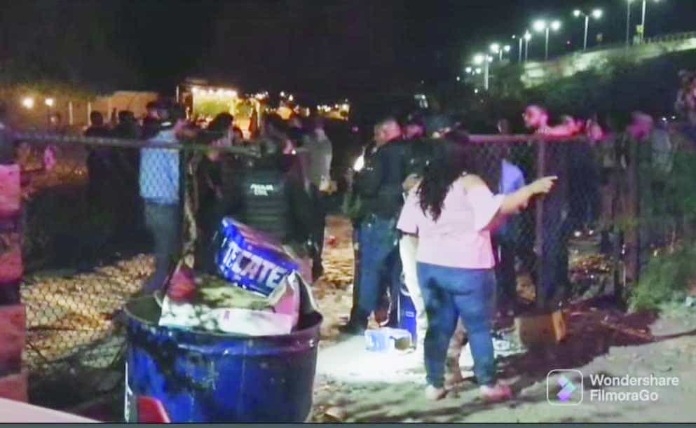 Los jóvenes se rehusaban a cerrar la fiesta.