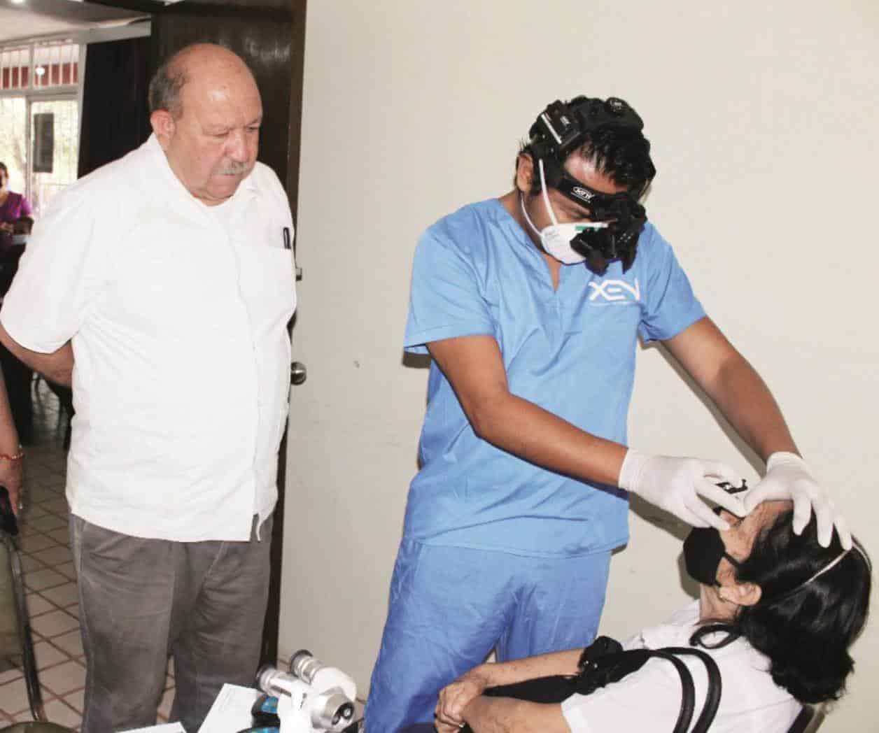 Diagnostican a abuelitos visualmente