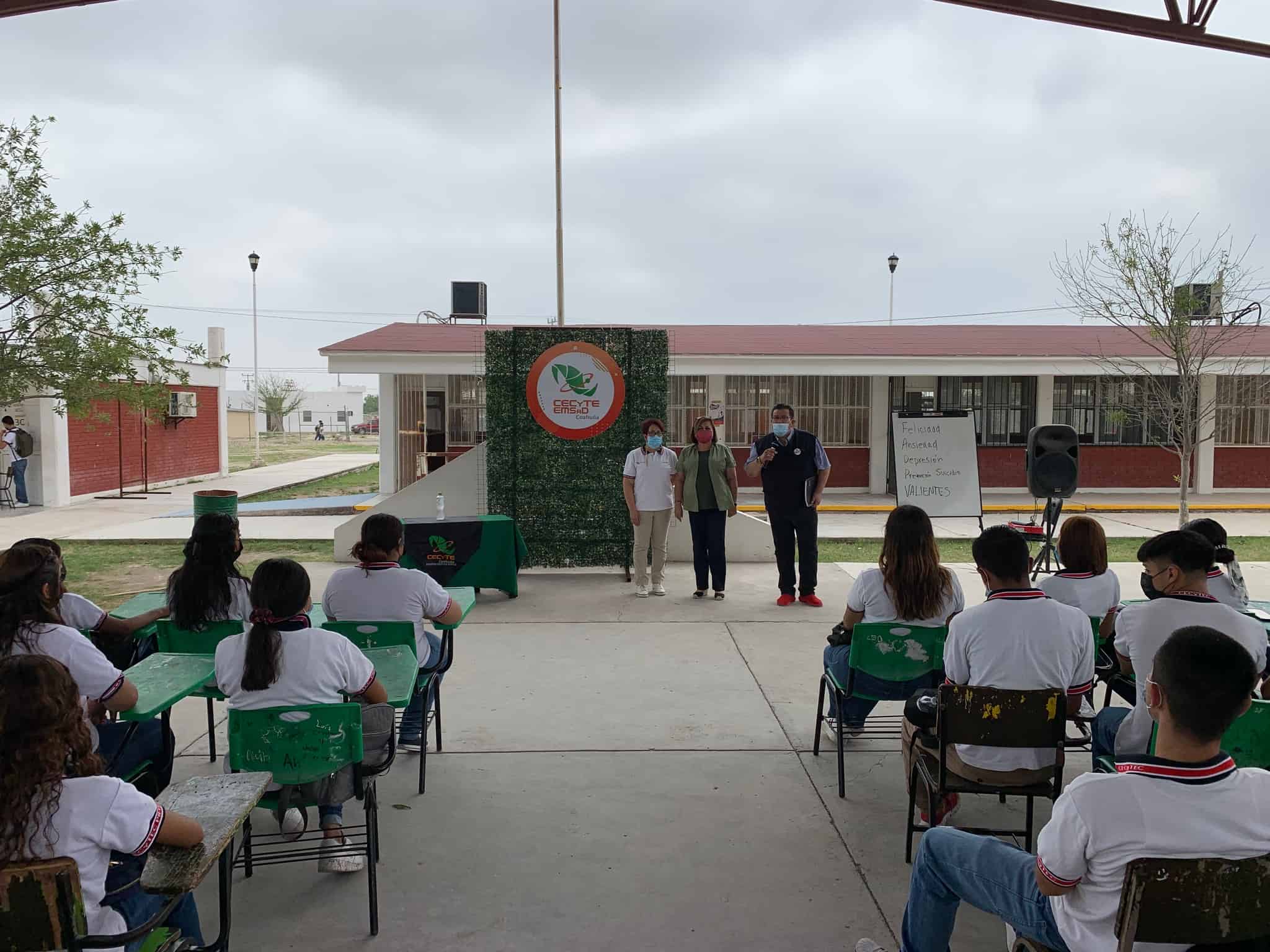 Amaga CECyTEC con paro y marcha por demandas de trabajo