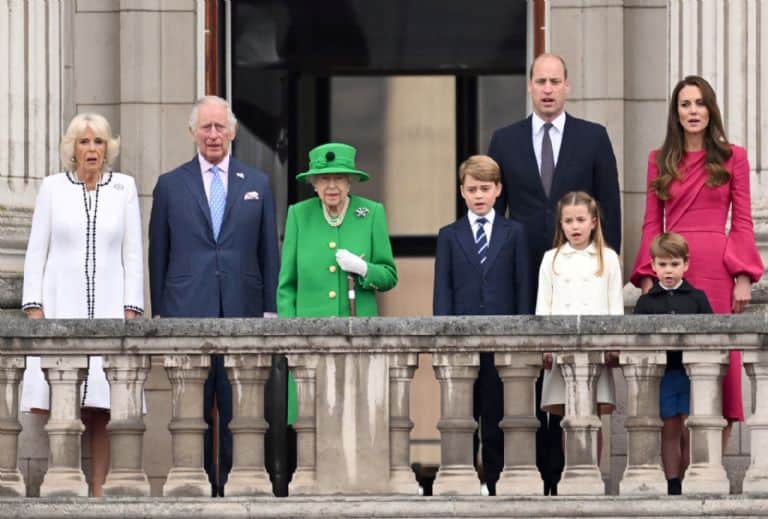 La Reina Isabel hace aparición finalizando fiestas de Jubileo