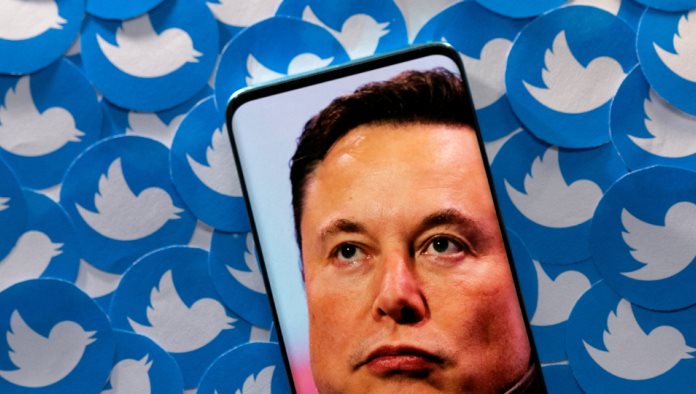 Elon Musk amenaza con retirar su oferta de Twitter si no le dan datos