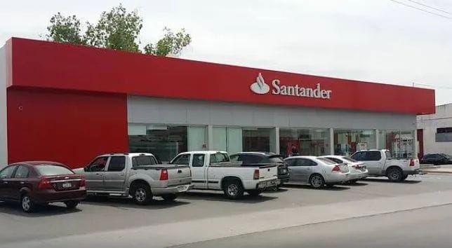 Dan cristalazo a conocido banco