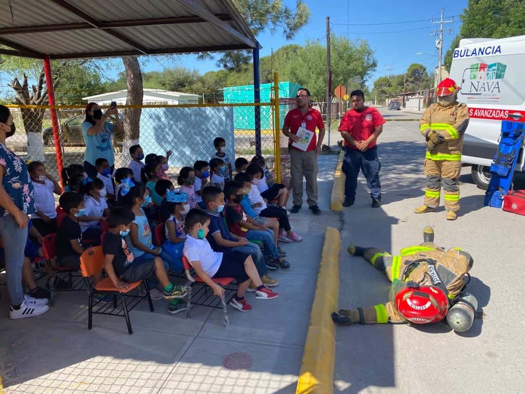 Visitan bomberos al jardín Cuauhtémoc con programa “Amigo Bombero”