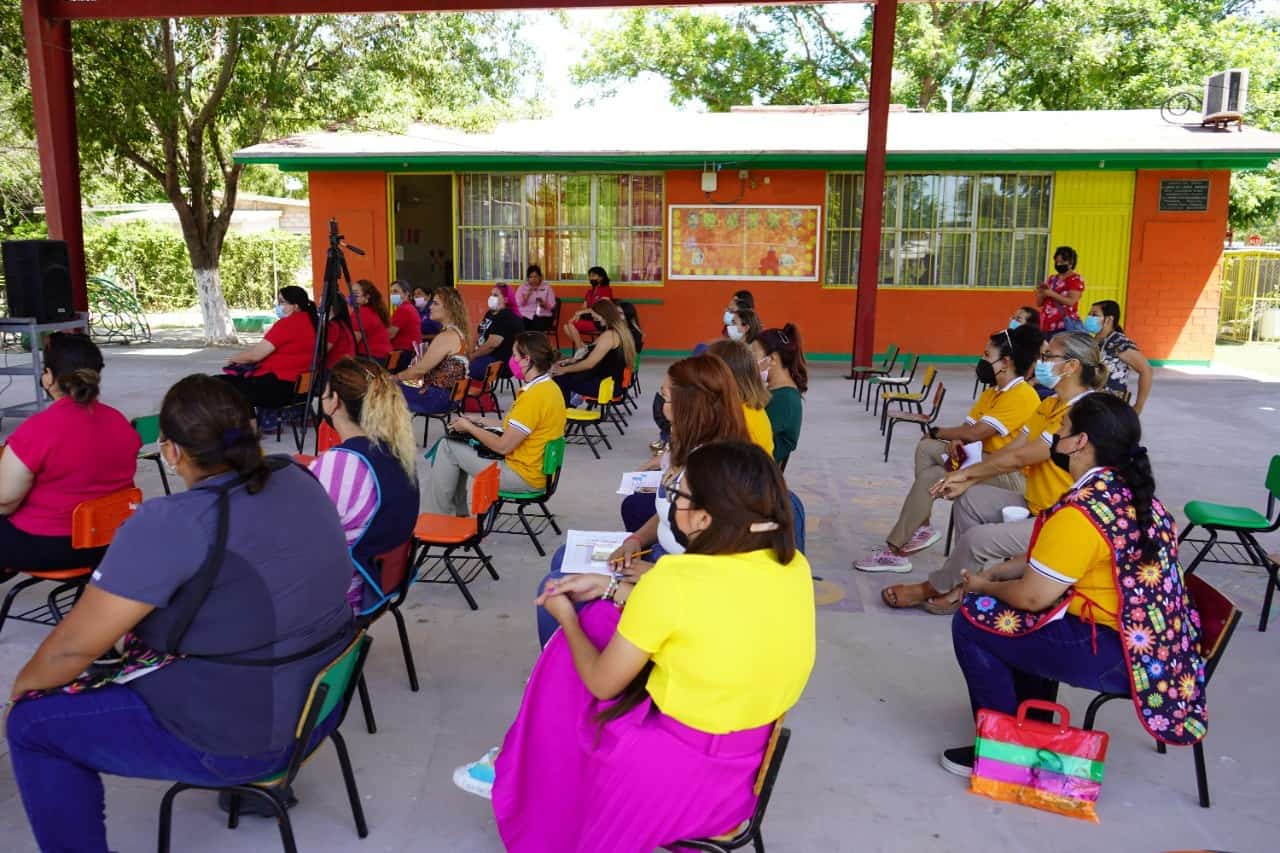 Capacitan a docentes en primeros auxilios