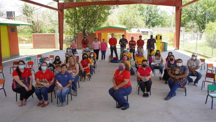 Capacitan a docentes en primeros auxilios