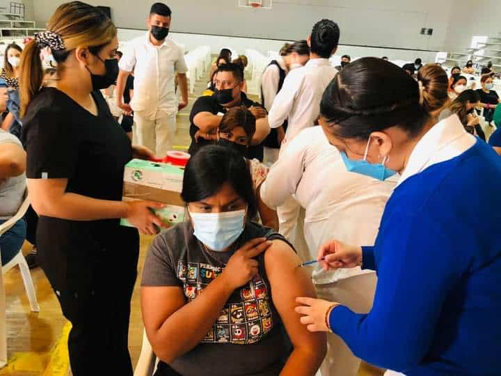 Sector salud pretende vacunar a todos los jóvenes.