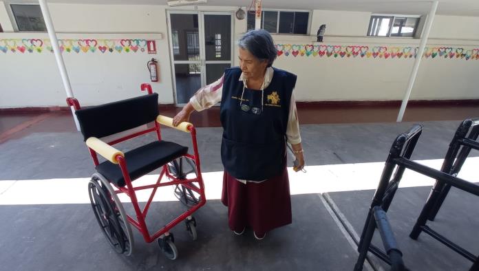 Apoyan alumnos al Asilo de Ancianos