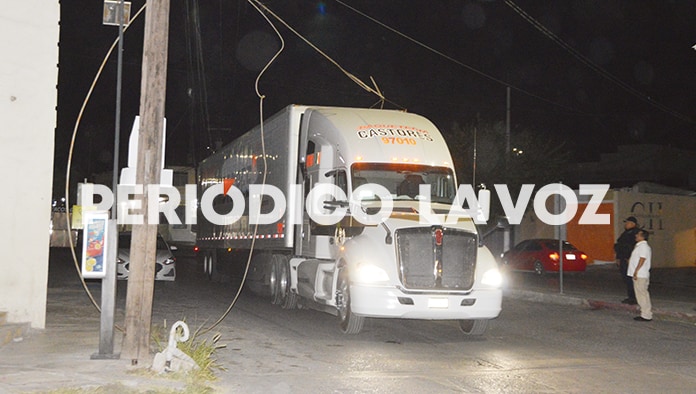 Transporte de la empresa Castores derriba cableado telefónico.