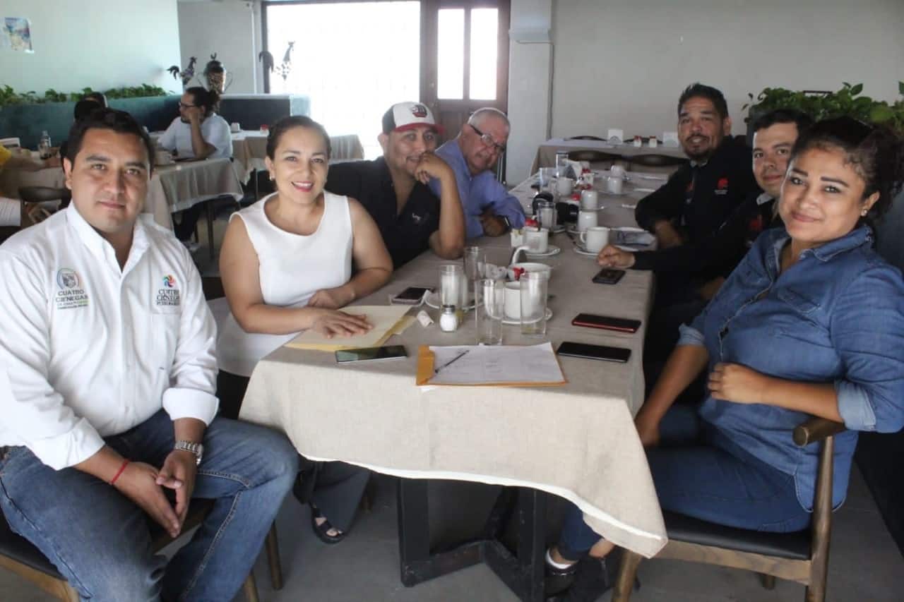 El alcalde Manuel Humberto Villarreal Cortez felicitó a los periodistas que dan cobertura al Pueblo Mágico.