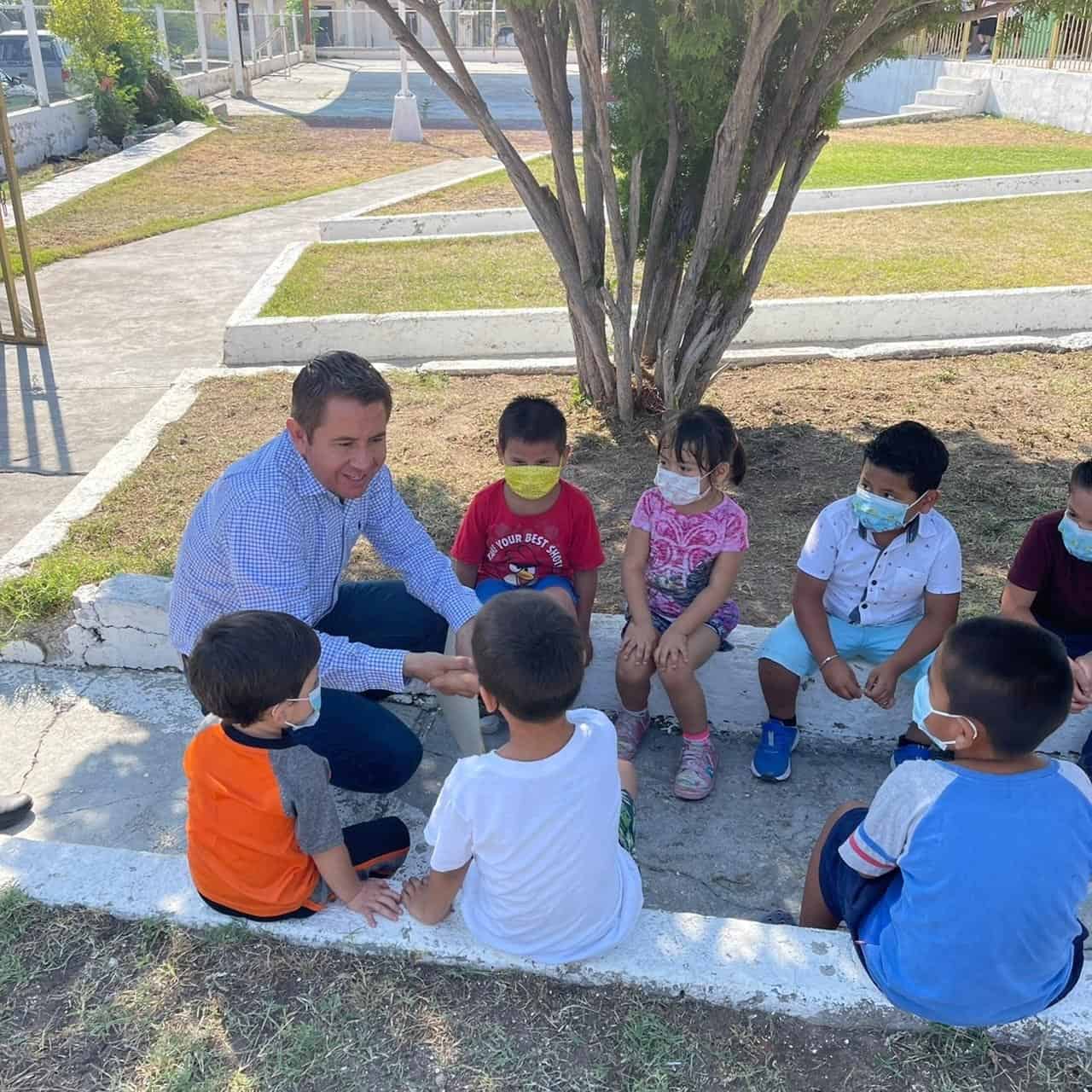 Los niños le dijeron al alcalde que quieren un Jardín más bonito y con juegos para divertirse en recreo.
