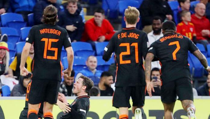 Holanda gana de visita en Gales con gol agónico