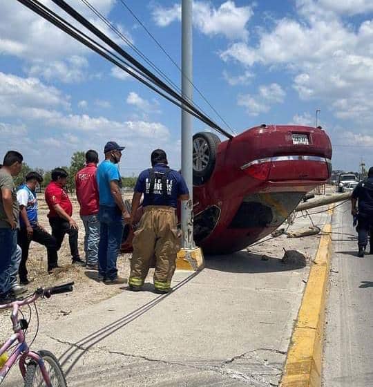 Iba a rescatar a sus hijos y vuelca padre de familia