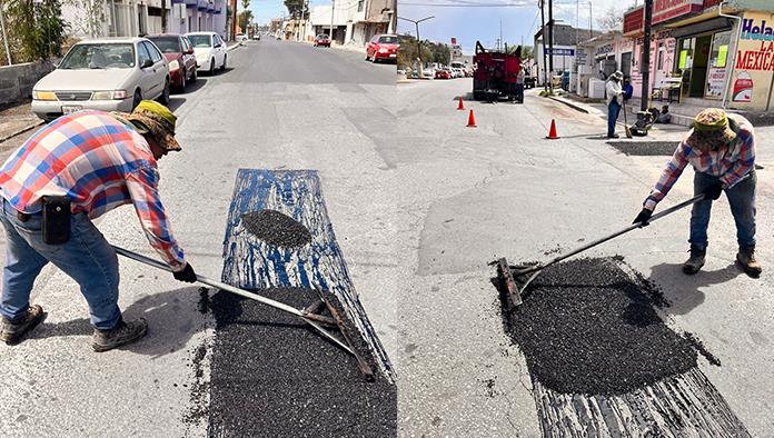 Dan mantenimiento a las vialidades