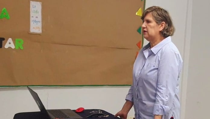 La presidenta honoraria, doctora Leticia Carrillo de Dávila, ofreció una plática a los adultos mayores, con el tema: Cáncer de Próstata.