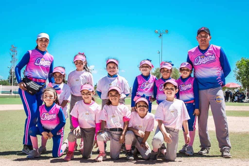 Queens campeonas estatal el Softbol Femenil Sub-8.