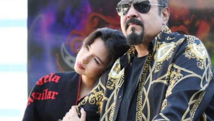 “Ese mugrero que traes”; Pepe Aguilar critica a su hija por tener escote