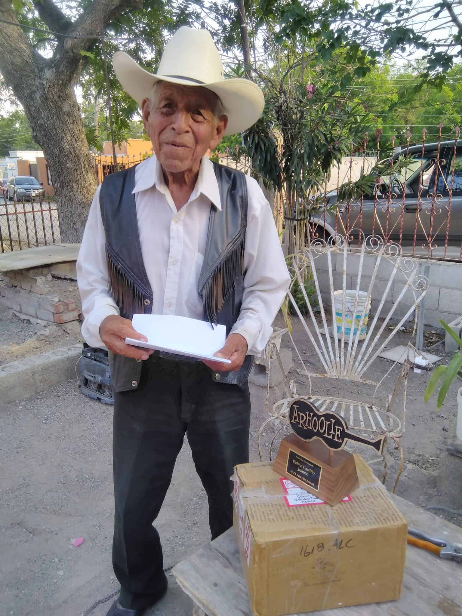 Homenaje en vida a El Pingüino Mayor; Rubén Castillo Juárez