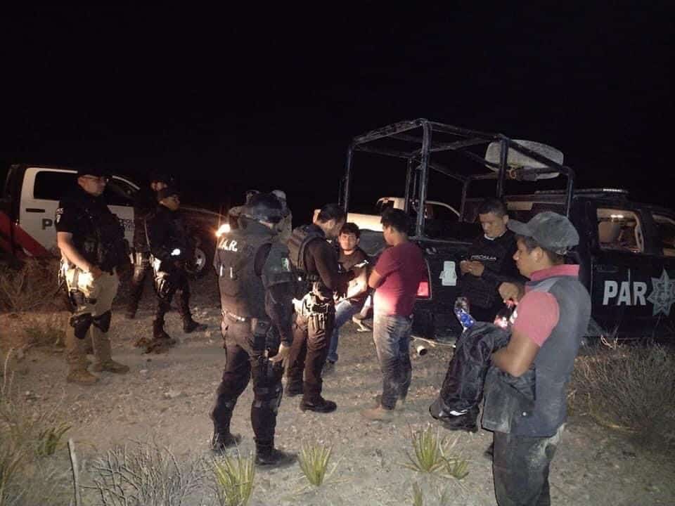 Encuentran a migrantes extraviados en la sierra; una menor falleció