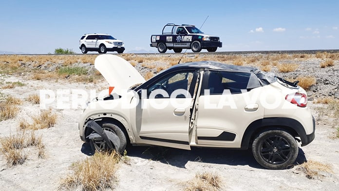 El conductor volcó su camioneta aparatosamente en la carretera 30.