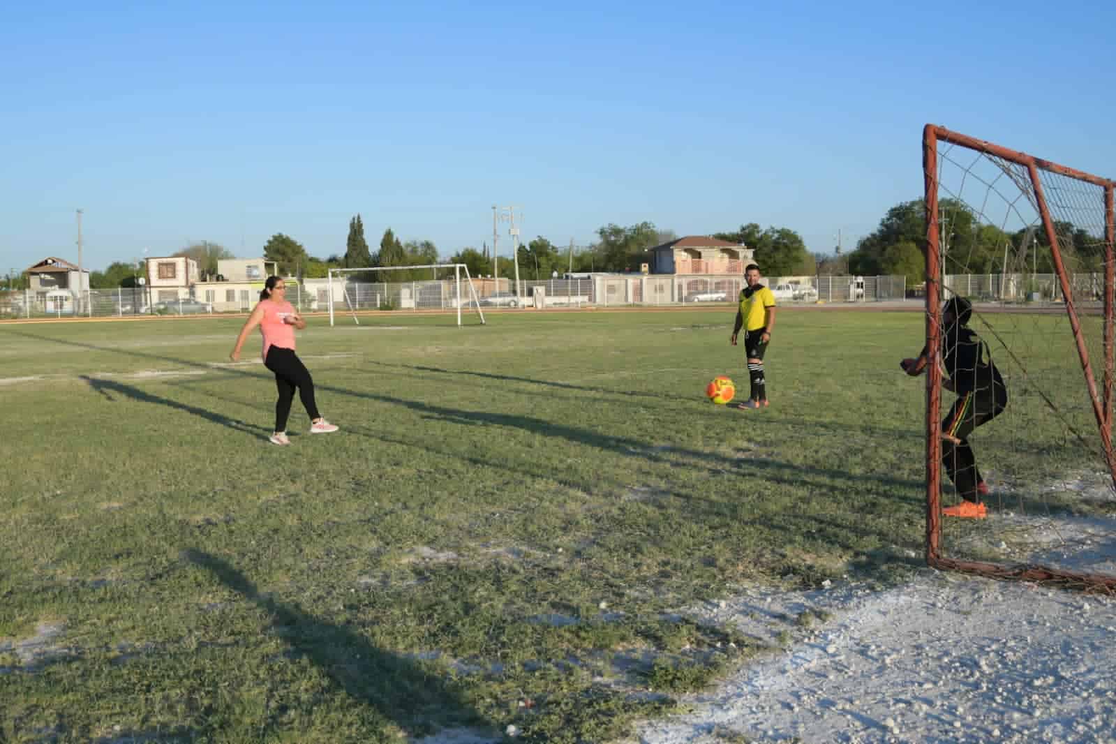 Arranca liga de futbol 8 premier en Nava