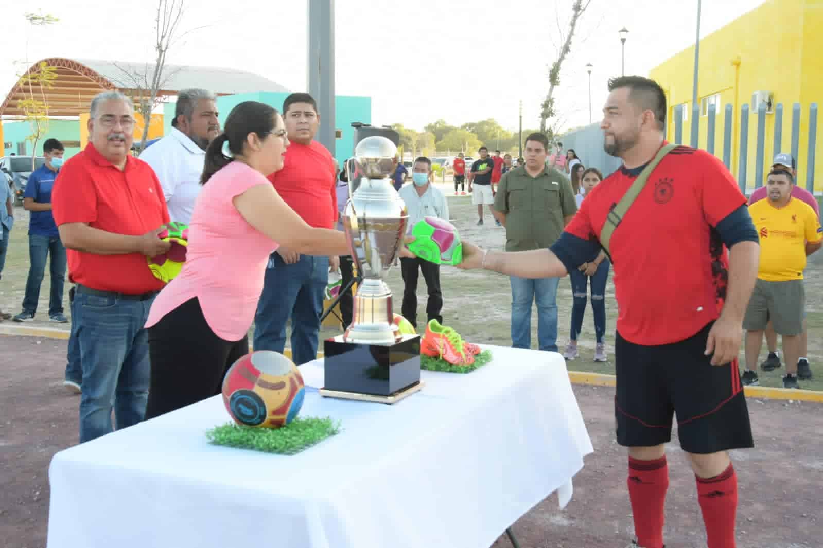 Arranca liga de futbol 8 premier en Nava