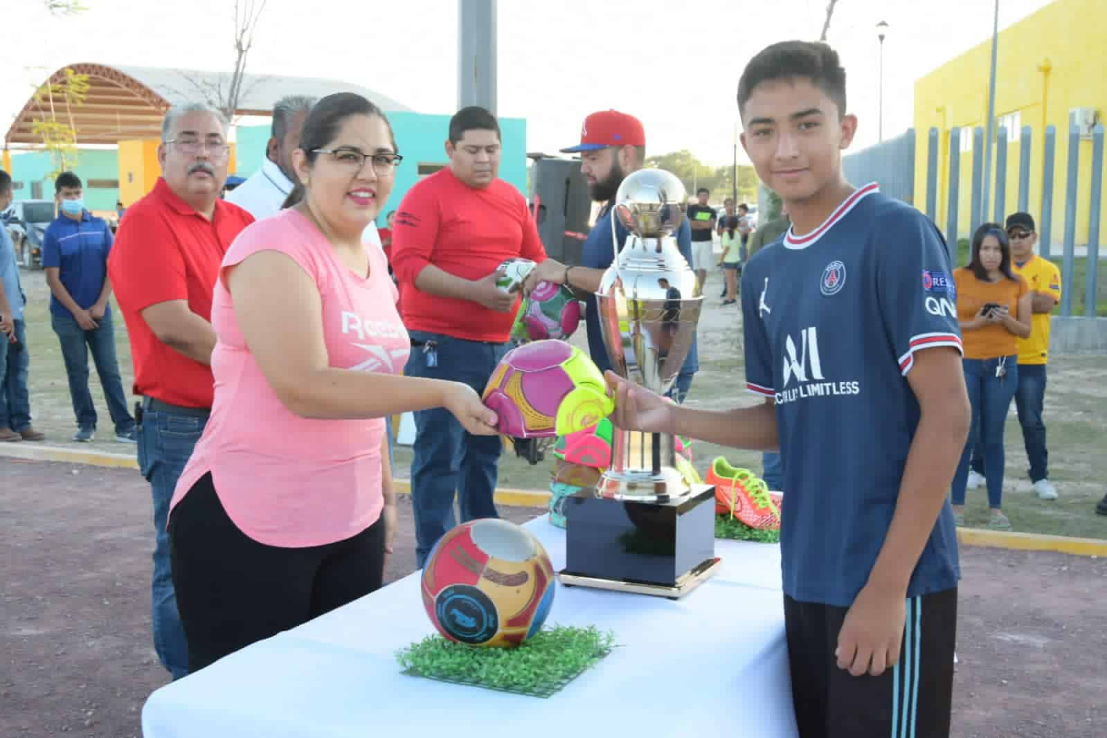 Arranca liga de futbol 8 premier en Nava