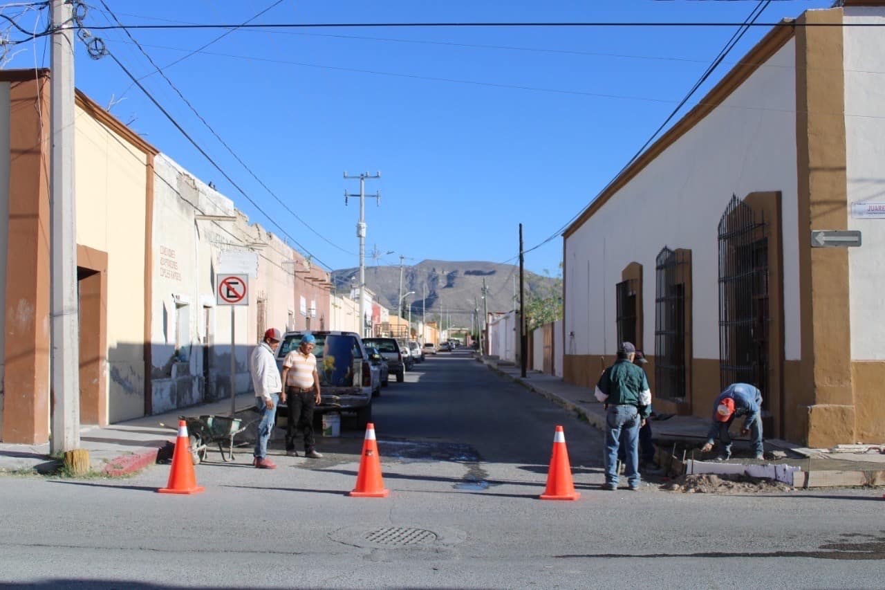 Los trabajos de bacheo, construcción de rampas y pintura tráfico, continúan.