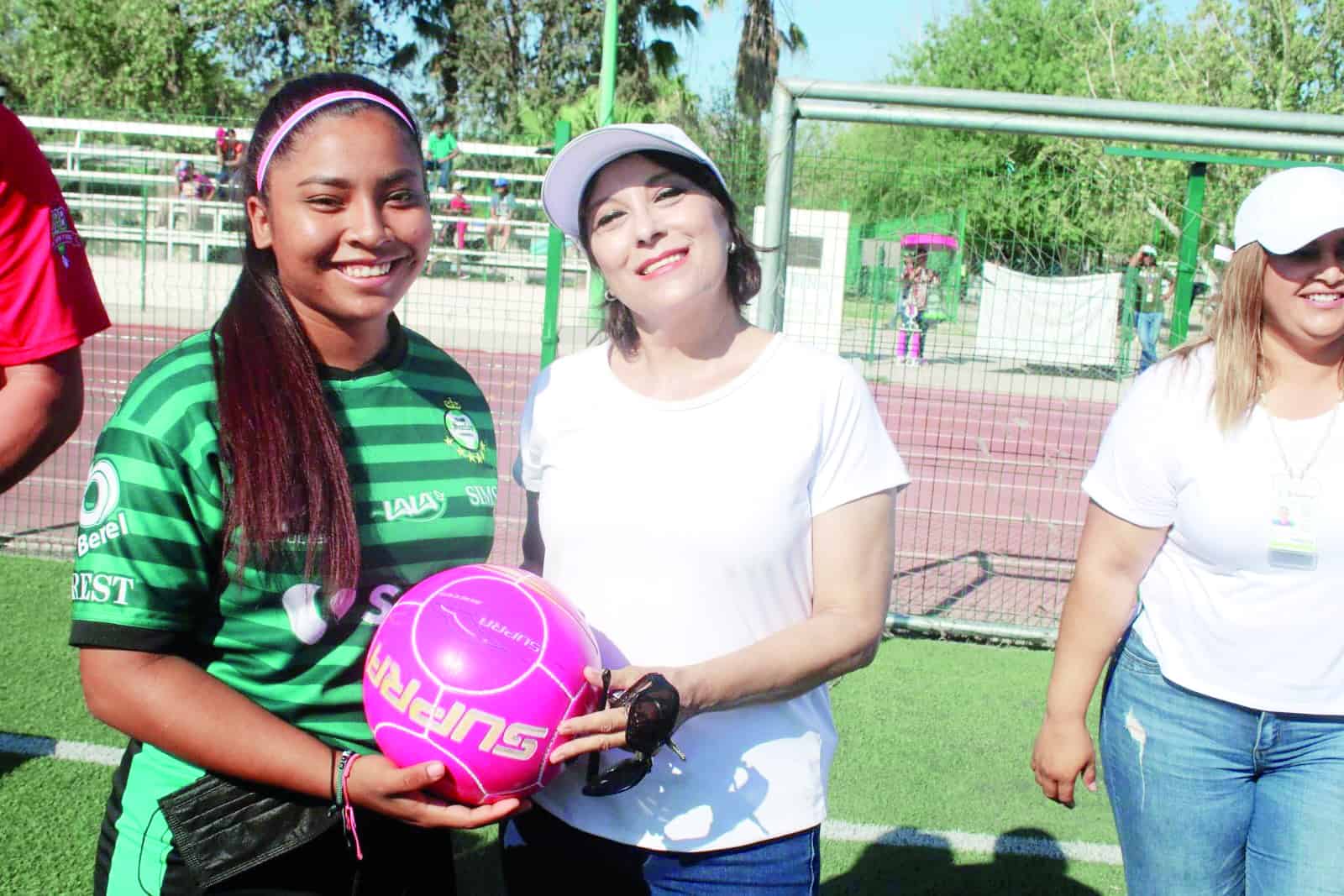 Inicia liga de futbol femenil Diana Haro