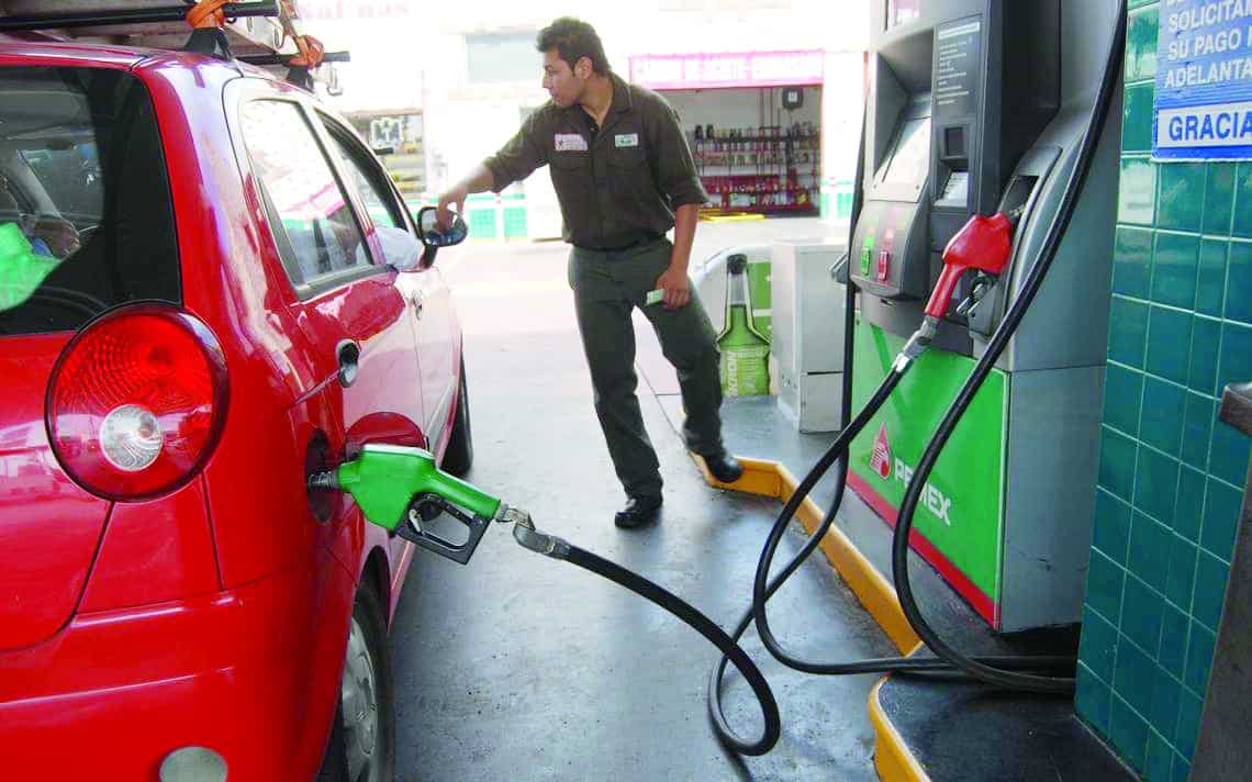El líder de los empresarios gasolineros aseguró que aunque los dueños de las gasolineras hacen un gran esfuerzo por mantener el costo, este sigue en incremento constante.