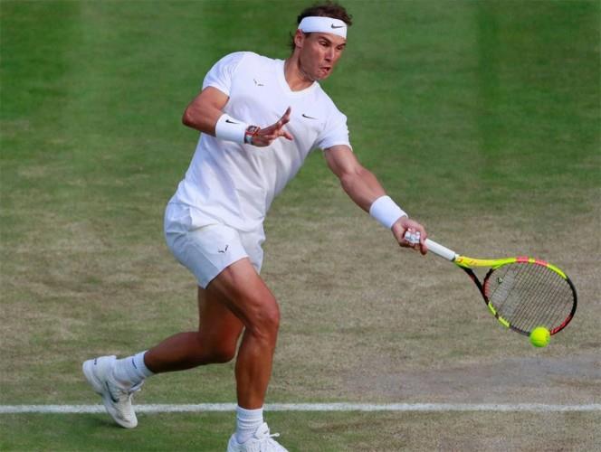 Rafael Nadal ya entrena en césped con miras a Wimbledon