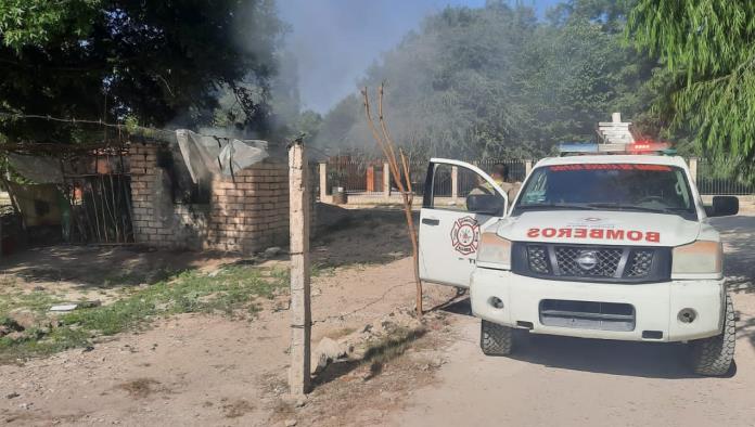 Arrasa incendio humilde vivienda; Fue provocado