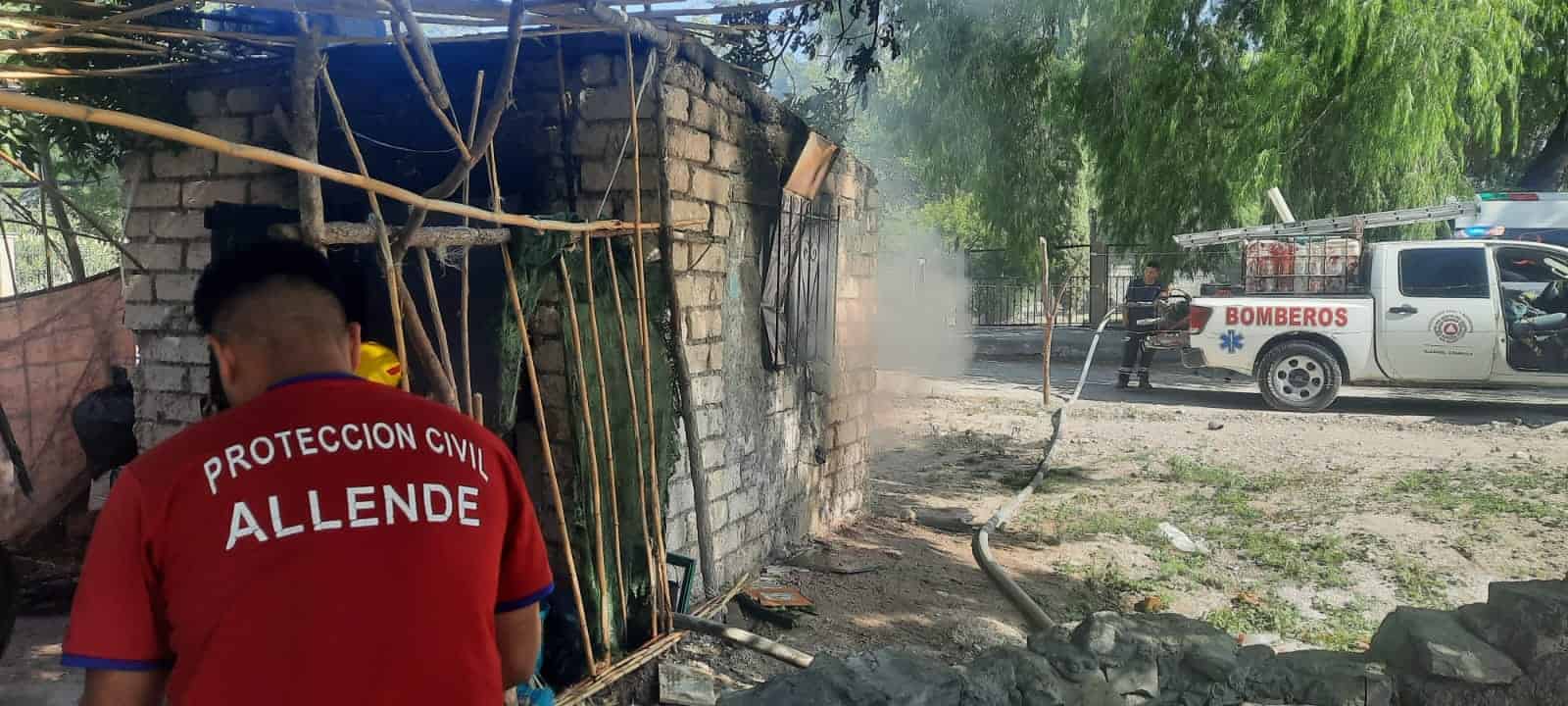 Arrasa incendio humilde vivienda; Fue provocado