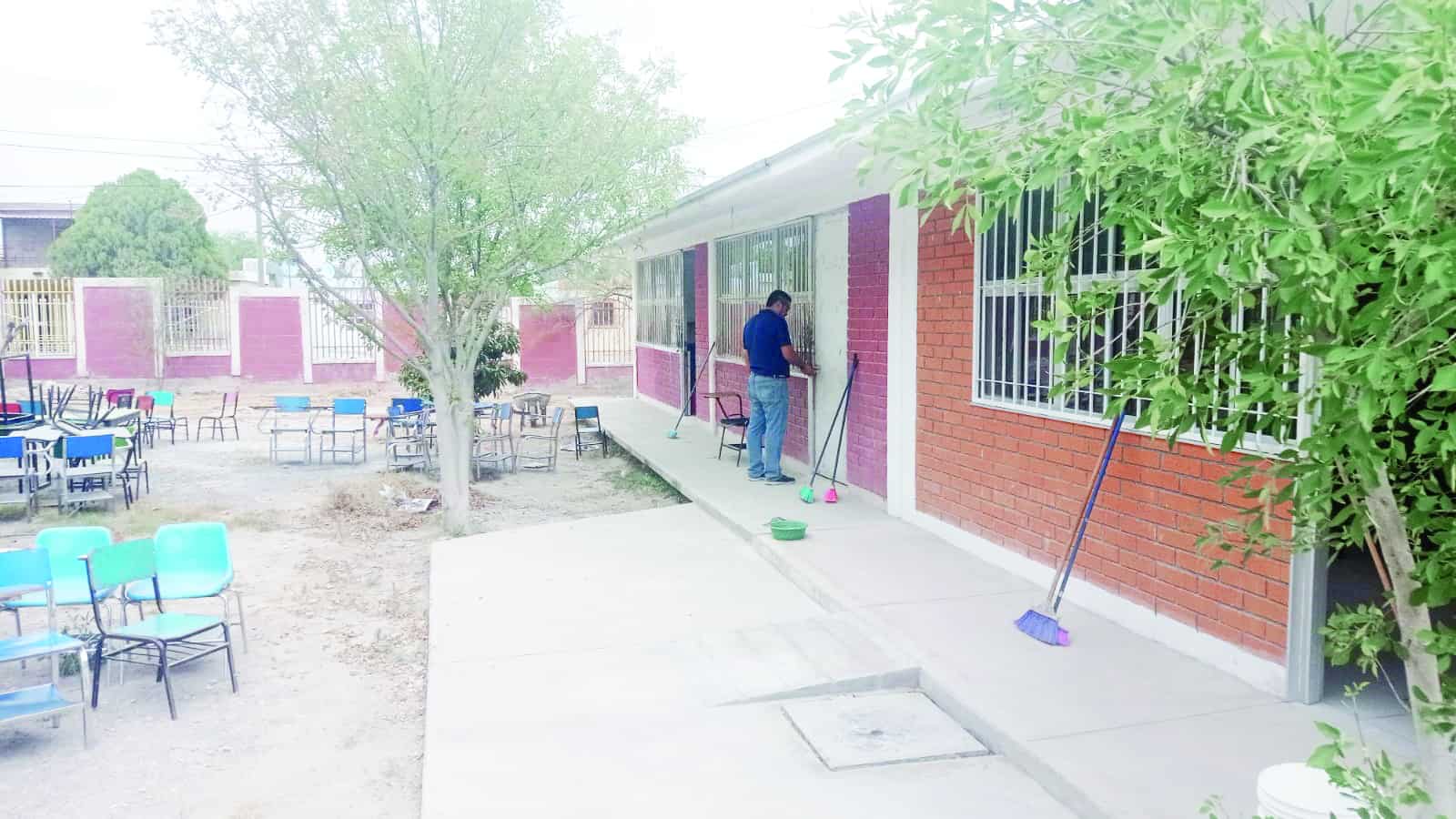Durante vacaciones tendrían escuelas vigilante