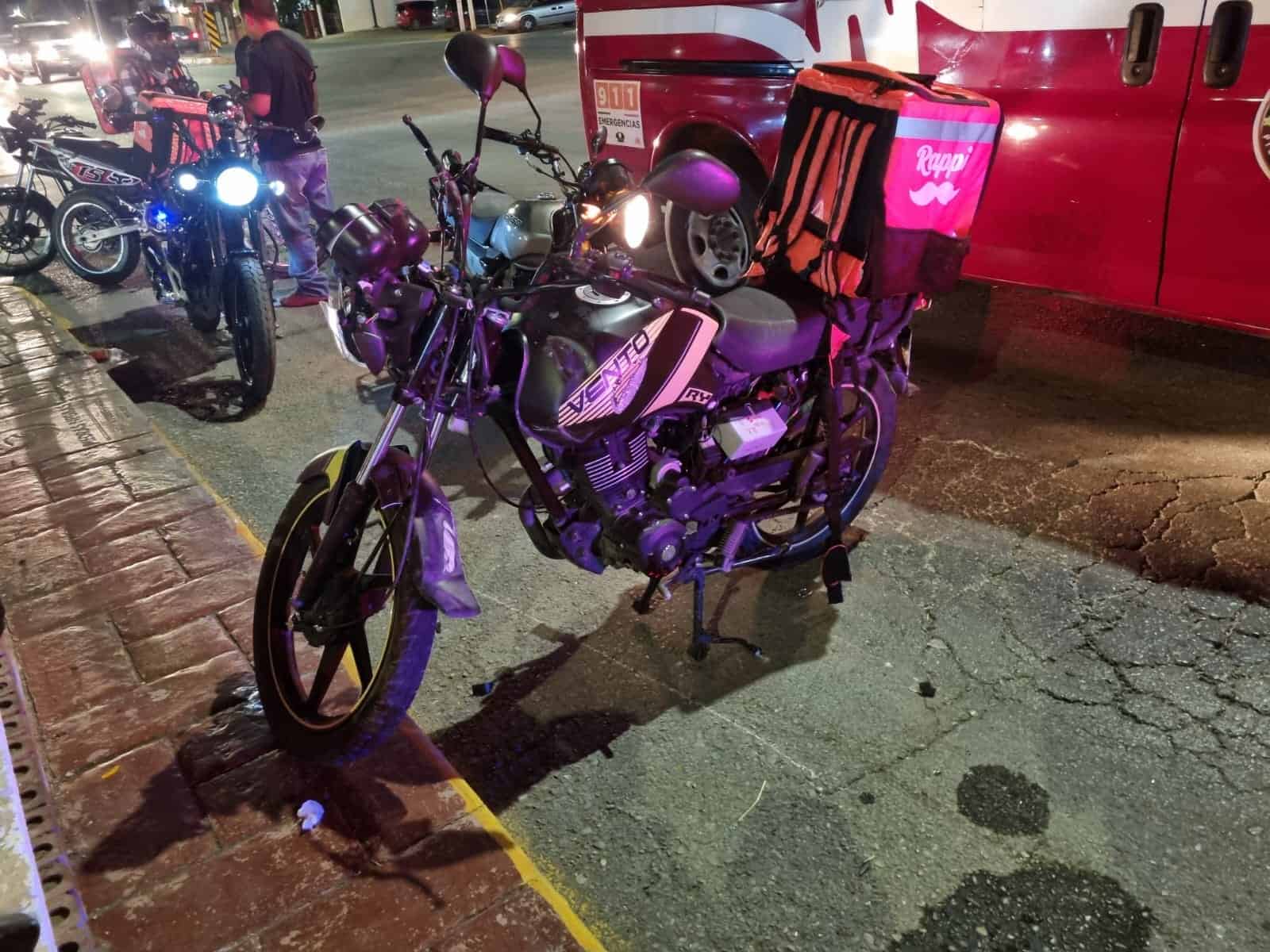 Se lleva a biker de corbata; Se voló el rojo