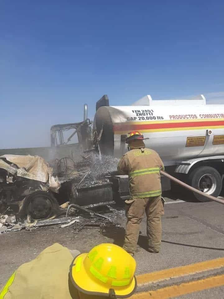 Arde pipa de gasolina; Debido a una falla mecánica