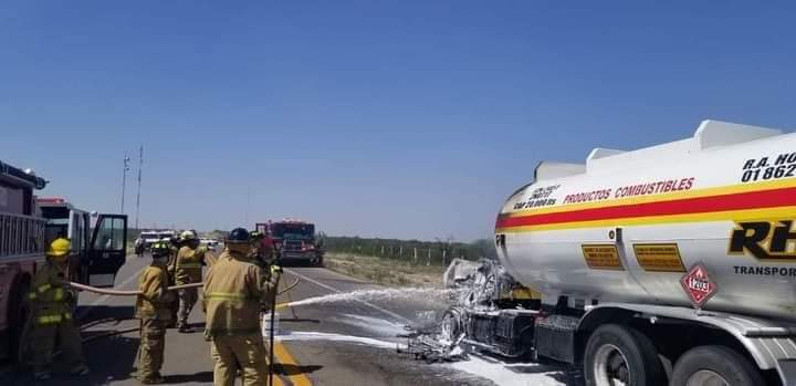 Arde pipa de gasolina; Debido a una falla mecánica